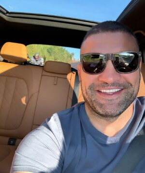 Maurício Rua Instagram - Sempre com o meu BMW.
@bmwbarigui