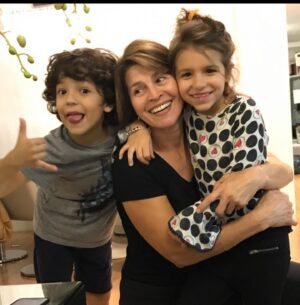 Maurício Rua Instagram - Parabéns pra essa vovó mais linda, mais sarada e mais dedicada aos filhos e netos.
Te amo mãe.
@clementinamilani