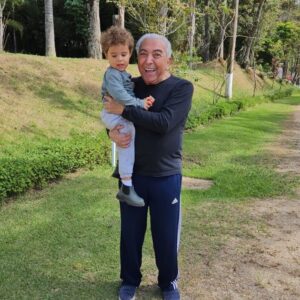 Mauricio de Sousa Instagram - Chácara - eu e meu netinho Martin.