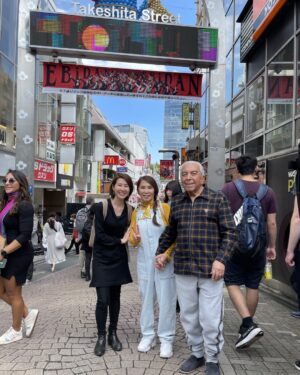 Mauricio de Sousa Instagram - Tokyo - Harajuku lotada como sempre. Eu, Alice e a jornalista Silvia Kikuchi.