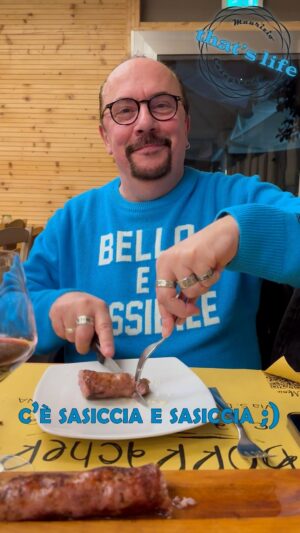 Maurizio Casagrande Instagram - A Sasicc è a Sasicc… na cosa seria !!

#mauriziocasagrade #casagrande #thatslife #teatro #actor  #attoreitaliano #spettacolo #intrattenimento #viralissimo #asasicc #italy #italianfood #foodporn