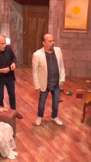Maurizio Casagrande Instagram - Escaperoom da incubo 🗝️😲

👉 #LiberiTutti vi aspetta ogni lunedì alle 21.20 su #Rai2 e #RaiPlay 📺📲