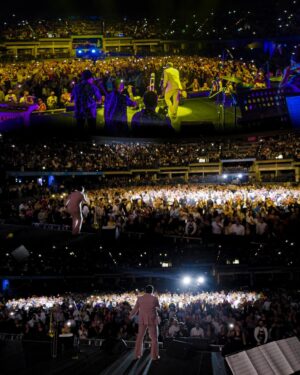 Mauro Castillo Instagram - Mi combo de Bogotá 🔥 mas de 10.000 almas al ritmo de la salsa. Coronamos el @movistararenaco #decilequeabraquesoyyo 

Mi combo🔥 more than 10.000 souls feeling the salsa flavor. We made it the Movistar arena Colombia  my trombone is @coolisbac 

Thanks a lot @elsolbogota ☀️

📸 @marlonxmagno @la_jerez