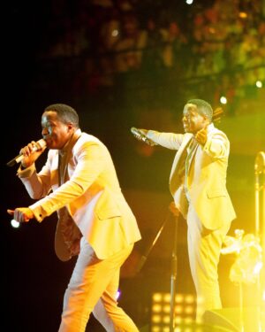 Mauro Castillo Instagram - Mi combo de Bogotá 🔥 mas de 10.000 almas al ritmo de la salsa. Coronamos el @movistararenaco #decilequeabraquesoyyo 

Mi combo🔥 more than 10.000 souls feeling the salsa flavor. We made it the Movistar arena Colombia  my trombone is @coolisbac 

Thanks a lot @elsolbogota ☀️

📸 @marlonxmagno @la_jerez