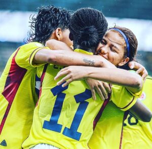 Mauro Castillo Instagram - Gracias por poner su corazón. ¡Tenemos fútbol femenino en Colombia!