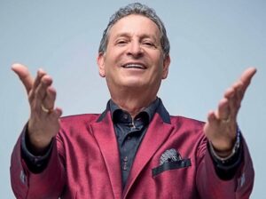 Mauro Castillo Instagram - El mismo día que partió el maestro Joe Arroyo se va el gran Darío Gómez. Ídolos, me acompañaron desde niño. #nadieeseterno un abrazo a su familia y amigos. Oraciones.