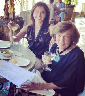 Maury Morgan Instagram - 💜🍸👑

•
.
.
.
.
.
.
.
#titosvodka #ketelone #martini #97 #chosenfamily #ifsuecandoityoucandoit #casadelmarsantamonica #actress #hollywood #summer #cocktails #california #mississippigirl