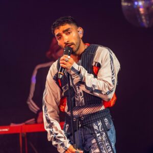 Mawaan Rizwan Instagram - Some snaps from the Glasto show 🐦‍🔥🤘🏽
.
.
📸 @Raphph (1,4,14,16)
📸 @indiabharadwaj (2,3,5,9,10,11,12,13,15)
📸 @salv_fitz (6,7,17)
👘 @returning_imvu