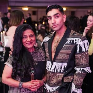 Mawaan Rizwan Instagram - Thanks Broadcast awards 🧃🏆💙 
👔 Wearing @labrumlondon 
👑 Jewellery by @thewearer @_ruddock_