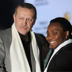 Max Bendo Instagram - Önceki yıllara kadar yokluğun ve çaresizliğin hüküm sürdüğü, dünyanın en zor coğrafyasına sahip Afrika kıtası ülkelerine ırk ayrımı gözetmeden büyük yardımları dokunan kahraman Türk halkının yardımsever Cumhurbaşkanı Sn. Recep Tayyip Erdoğan ile birlikte güzel bir anımız.