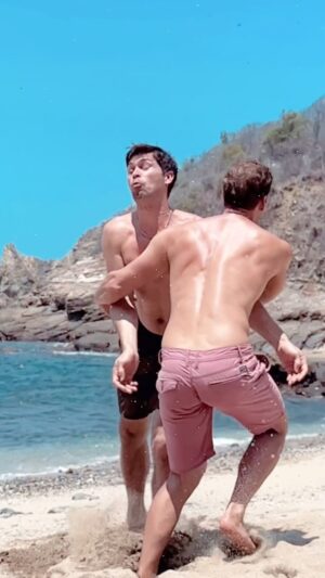 Max Emerson Instagram - If you take a #sidequest to the #beach and don’t make a #transitionvideo out of it… did it even happen? #zipolite #oaxaca #fyp