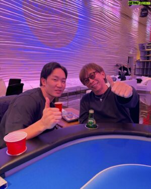 Max Matsuura Instagram - 未来くんとポーカー。うまくて驚いたよ。

#朝倉未来
#松浦勝人
#maxmatsuura
#poker
#ポーカー
#avex