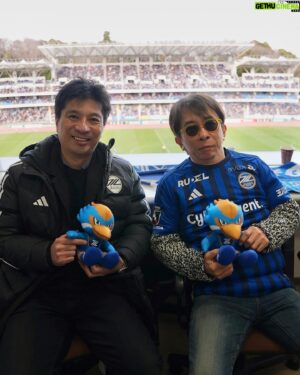 Max Matsuura Instagram - 初めてのJリーグ観戦でした！
代表戦くらいしか見ない僕ですが、会場のサポーターの熱気に驚きました！
試合は残念ながら、後半で同点に追いつかれてしまいましたが、次に期待です！
#町田ゼルビア 
#松浦勝人 
#avex