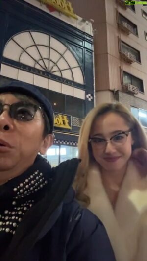 Max Matsuura Instagram - 「沢尻エリカとmaxmatsuuraのオールナイトニッポンではない！」
突然歩きながらインスタ生やってみました！
久々の舞台終了後の感想など話しています