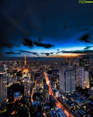 Max Matsuura Instagram - この写真は「M 愛すべき人がいて」の書籍の表紙に使用した写真。

なんかまた最近写真熱が出てきた。やはり取りたいのは東京タワー。
引っ越すのも大変だし、東京タワーが見えるスタジオ兼アトリエを借りたいな。
#m愛すべき人がいてカバー写真
#m愛すべき人がいて 
#東京タワー