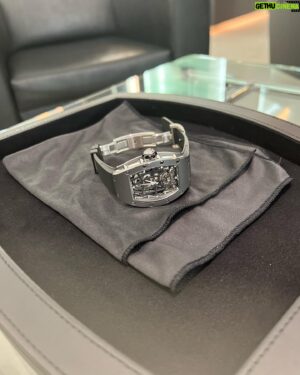 Max Matsuura Instagram - ここ5年以上、睡眠障害や心拍数の異常値のせいで外せなかったFitbit。
やっと外せたので、久しぶりに腕時計を買ってみました！
35年ぶりのメンタル安定🤣🤣

#richardmille 
#maxmatsuura #avex
#松浦勝人