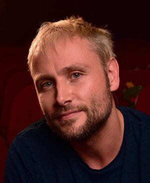 Max Riemelt Instagram - Für alle (spontanen) Berliner: Das @klickkino zeigt heute um 17:30 Uhr und morgen um 20:00 Uhr FREIER FALL (Regie: Stephan Lacant) mit @hannokoffler und Max

Alle Infos findet Ihr über den Link in der Bio