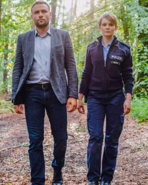 Max Riemelt Instagram - Nicht verpassen: Max ist heute um 18:45 Uhr zu Gast bei DAS im NDR, bevor das ZDF um 20:15 Uhr DER SCHNEEGÄNGER als „Fernsehfilm der Woche“ zeigt