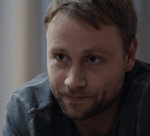 Max Riemelt Instagram - Eigentlich hätte @kopfplatzen_der_film jetzt am Donnerstag im Kino starten sollen. Wie Ihr wisst, wird daraus leider erst einmal nichts. Edition Salzgeber, der Verleih, hat die Premiere aber kurzerhand ins Netz verlegt. Ab dem 2. April könnt Ihr Euch "Kopfplatzen" online angucken. Den Link findet Ihr in der Bio. –– Actually, Head Burst should have started on Thursday in the German cinemas. Because the cinemas in Germany are closed, plans have changed. But Salzgeber, the distributor, has moved the premiere to the web. From 2 April, you can watch Head Burst online. You‘ll find the link in the bio.

#stayhome #staysafe