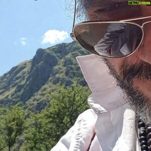 Maxi Ghione Instagram - Viste al Diablo enamorado?
Yo si.
Hace silencio.
Agazapado
---tartamudo
----- miedoso
 ------- enrojado
----------- sonrojado 
------------------ colorado 
----------------------- ensangrentado
No viste al Diablo enamorado?
Yo si,
se come las uñas
...y está que se mea.

.
#LiteraturaDeBarro #MaxiGhione #6689714 
#literatura #queNoLeer 
@adrianatombolini 
#ATcomunuca