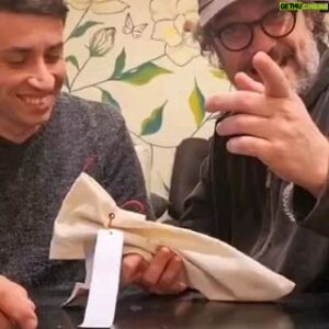 Maxi Ghione Instagram - Haciendo entrega a mi amigo @maxighione de una pieza que forjé con mucho cariño. Acero de Damasco y mucho empeño.