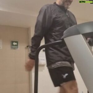 Maxi Ghione Instagram - Vamos que voy 20 kilos abajo!!!
Vamoooooo los pibe!!!
Cerrá la boca, mové el culo y andá a ver a Romi en Bionut. 
Che, estoy a 1800 metros sobre el nivel del mar y acabo de hacer 14 kilómetros, necesito muchos emojis de estos : 👏 y 💪 y 👍......ok, también de estos: ❤️.
. @bionut_obesidad 

HH: si esto no es trabajar la PB, entonces que es? 
🖤🤍🖤🤍