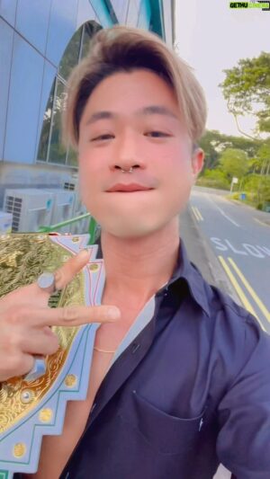 Maxi Lim Jun Liang Instagram - Real talk. You don’t need a blue tick to validate yourself. You’re already awesome. ❤️‍🔥 peace out.

#instagram #jokes #truth