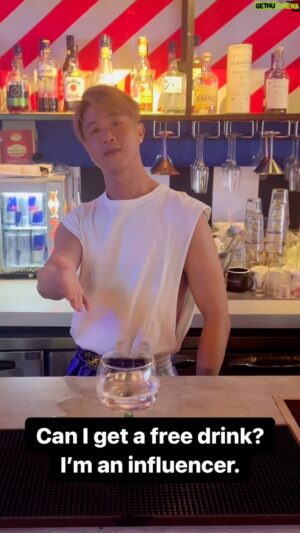 Maxi Lim Jun Liang Instagram - Drink bro💪🏻 

#bar #influencer #cocktails #drinks