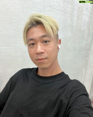 Maxi Lim Jun Liang Instagram - Yello 💛
