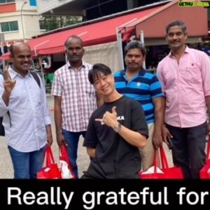 Maxi Lim Jun Liang Instagram - Blessed to be a blessing! 

#singapore #eatbro #blessing