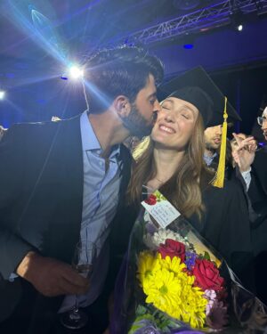 Maxime Dufour-Lapointe Instagram - Collation des grades 2023 - Un sourire qui exprime toute ma fierté en cette célébration officielle de la complétion de mon doctorat auprès de ma famille, mes amies et collègues ! 👩🏼‍🎓✨ Je suis aussi particulièrement émue de constater tout le chemin que j’ai parcouru. Il a y seulement 5 ans, je prenais ma retraite du sport et aujourd’hui, on peut maintenant m’appeler docteure! Comme quoi, plus d’un rêve est possible dans une vie ! Merci encore à tous ceux et celles qui m’ont aidé à y parvenir! 🩺💙