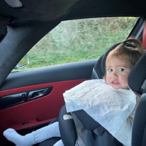 Maxime Langlais Instagram - Swipe -> Sa tête quand elle voit les schmitts au bout de la ligne droite 😭😭😭

Et toi la passion que tu veux transmettre à ton/tes enfant(s) ?

#carlovers #fatherdaughter #mercedes #sls