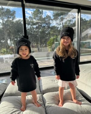 Maxime Langlais Instagram - Des rayons de soleil ! Je suis si fier d’être votre Papa ❤️ J’ai pas réussi à choisir, pour toi, la meilleure c’est la 1, la 2 ou la 3 ? 📸