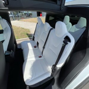 Maxime Langlais Instagram - On a craqué complet 🤣🤣🤣

C’est pas une blague les Pépitos avec Biche on vient de s’offrir le Tesla Model X en 7 places ! 

Tu penses quoi de la config full full white ? Il est incroyable ou pas ? 😱😍⚡️

#spacex #teslamodelx #tesla