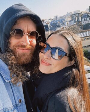 Maxime Langlais Instagram - 30 ans ma Bibiche, Joyeux anniversaire ❤️

Tu as la même petite tête qu’à 15 ans 😂 
Et toi ta/ton chéri(e) tu l’as rencontré à quel âge ?