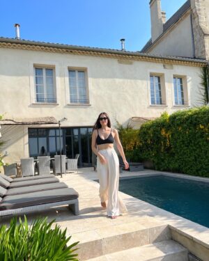 Maxime Langlais Instagram - ✨CONCOURS POUR UN WEEK-END 
AU CHÂTEAU LES CARRASSES ✨ 

Félicitations @helou_perso 💛