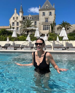 Maxime Langlais Instagram - ✨CONCOURS POUR UN WEEK-END 
AU CHÂTEAU LES CARRASSES ✨ 

Félicitations @helou_perso 💛