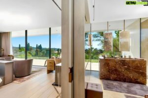Maxime Merkouchenko Instagram - Exceptional contemporary villa in the heart of Cap d'Antibes. 900m² of living space, landscaped park of 5000m². A true gem! 🏡💎 #DreamVilla #CapdAntibes #LuxuryLiving
Price < 30M€

Exceptionnelle villa contemporaine au cœur du Cap d'Antibes. 900m² habitables, parc paysager de 5000m². Un véritable bijou ! 🏡💎 #VillaDeRêve #CapdAntibes #LuxuryLiving