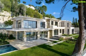 Maxime Merkouchenko Instagram - Contemporary Waterfront Villa in Cap d'Ail 

Escape to a realm of contemporary luxury at our waterfront villa in Cap d'Ail. Nestled by the water's edge, this remarkable residence offers a truly immersive living experience. 

🏠 Contemporary Villa
🌊 Waterfront Location
✨ Absolute Escape

Immerse yourself in a haven of modernity where every detail has been meticulously crafted to create a unique ambiance. Enjoy breathtaking sea views, unwind by the infinity pool, and let the magic of the French Riviera captivate your senses.