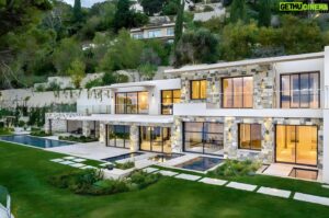 Maxime Merkouchenko Instagram - Contemporary Waterfront Villa in Cap d'Ail 

Escape to a realm of contemporary luxury at our waterfront villa in Cap d'Ail. Nestled by the water's edge, this remarkable residence offers a truly immersive living experience. 

🏠 Contemporary Villa
🌊 Waterfront Location
✨ Absolute Escape

Immerse yourself in a haven of modernity where every detail has been meticulously crafted to create a unique ambiance. Enjoy breathtaking sea views, unwind by the infinity pool, and let the magic of the French Riviera captivate your senses.