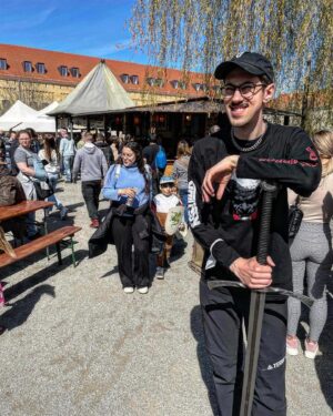 Maximilian Knabe Instagram - Ich hab jetzt nen Schwert.