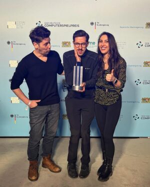 Maximilian Knabe Instagram - „Spieler des Jahres 2022“ -
Gestern verliehen vom @deutschercomputerspielpreis in München.
Hervorheben möchte ich gerne mein Team, ohne das alles was ihr so täglich konsumiert nicht möglich wäre. Leider durften sie gestern nicht alle dabei sein - wir mussten uns also etwas überlegen.

Auch von mir an mein Team: Herzlichen Glückwunsch 🎈 

Speziellen Dank natürlich auch an alle die gevoted haben und an @instinct3, die beste Kreativagentur Deutschlands!