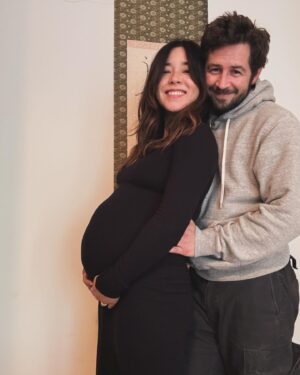 Maya Erskine Instagram - Baby sister coming this summer 🌸💕🐣