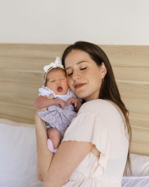 Mayra Méndez Instagram - Ana Sofía: “Bendecida por la sabiduría” ✨

Mi pequeñita, eres un angelito que vino a regalarnos mucho amor y paz. Te amamos 🤍