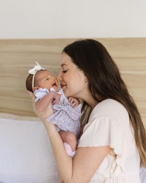 Mayra Méndez Instagram - Ana Sofía: “Bendecida por la sabiduría” ✨

Mi pequeñita, eres un angelito que vino a regalarnos mucho amor y paz. Te amamos 🤍