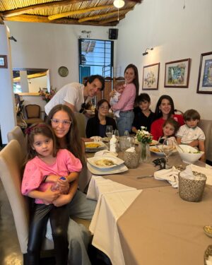 Mayra Méndez Instagram - El tiempo me ha pasado tan rápido que no quiero olvidar. 

🤍