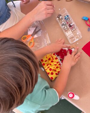 Mayra Méndez Instagram - Memories post ✨

Día de la madre en el colegio de mi pequeñito y nos acompaño la muñequita de porcelana 🤍

Fue espectacular. Nos consintieron e hicieron que nuestros niños celebraran a la grande este día con sus mamis. Gracias, gracias ⭐️
