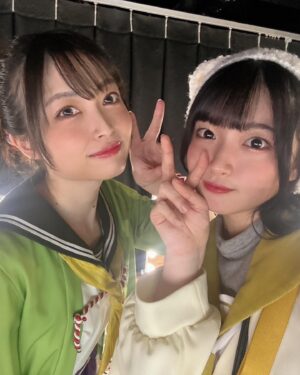 Mayu Yoshioka Instagram - 温ゲキむすめMEMORY ありがとうございました♨️

最高に熱くて盛り上がった1日でした！
コラボライブ、温泉むすめとして参加できて本当に嬉しかったです！！

チーム温泉むすめ。
飯坂ぶりのあまねすとの歌、安心感あってすごく楽しかったし、ソロ曲コーレス楽しすぎだし、みはるんの歌沁みるし、可愛いし、春野先生…いつから先生って呼んでたっけ…楽しい人すぎたし、一日でみんなと一気に仲良くなれたのもあって、最高のチームだなって思ってました👍

オンゲキの皆さんともお話できて。
楽屋からずっと楽しかったです。
コラボのタオル曲が、ずっと頭から離れません。
朝起きて、仕事前ずっと鼻歌してた。笑

良い曲いっぱい！
ゲームセンター行ったらオンゲキ探すな、きっと。

実は真尋ちゃん関東でのライブ初なので、ドキドキしてました。
しかも歌ったことない曲たくさんチャレンジさせてもらえて。
約5年ぶりのコラボライブ、また見たいってみんなに思ってもらえてたら良いな〜！
温むす知らなかった人にも少しでも温泉地行ってみようかなって思ってもらえてたら幸せです☺️

そして、飯坂温泉でのイベントも発表されました。
今年10月！
だいぶ先だな…！！と思った皆さん。
あっという間ですよ？笑
これで今年10月までは生きていけるね👍
よろしくお願いします！

#温泉むすめ #オンゲキ
#温ゲキむすめ 
#飯坂温泉 
#飯坂真尋
