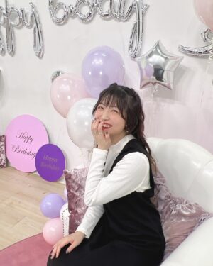 Mayu Yoshioka Instagram - #さきあげ さきちゃんが撮ってくれたシリーズ💐

ポイントは見切れる花。
作った顔とほんとの爆笑顔。

#南早紀
#吉岡茉祐
#吉岡インスタ頑張るってよ