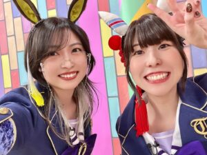 Mayu Yoshioka Instagram - #ぱかライブTV 共演者の皆様と🫶

初めてばかりで緊張してたんですが、皆さんにたくさん支えていただき、乗り越えることができました…！
(みんな本当に可愛い面白いすごい天才)

エースのパペットとも撮ることができました。
ほんっっっとにかわいい。最高でした✨

#ウマ娘